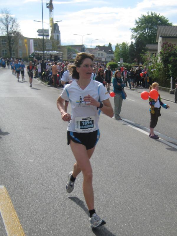 20090426_Zuerich_Marathon_022_km27_Corinne_Meilen.jpg