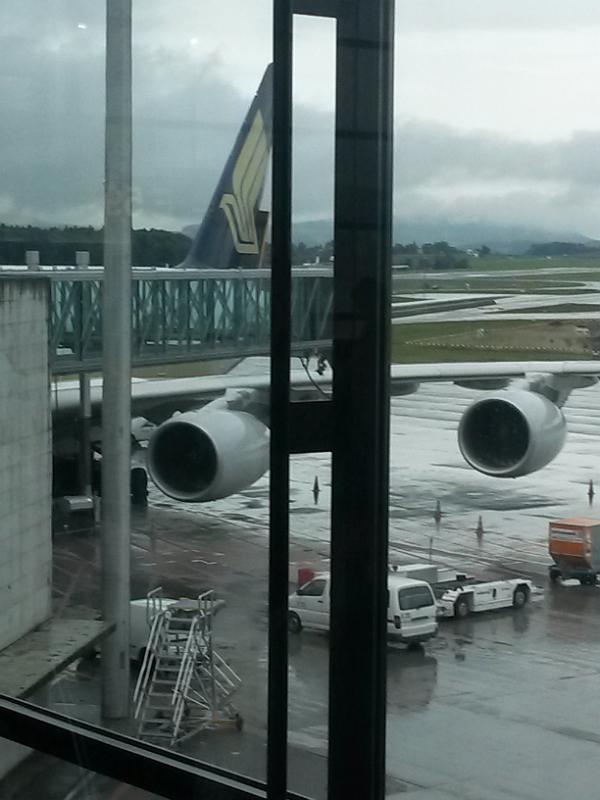 20130915_110931.jpg - Die A380 wartet