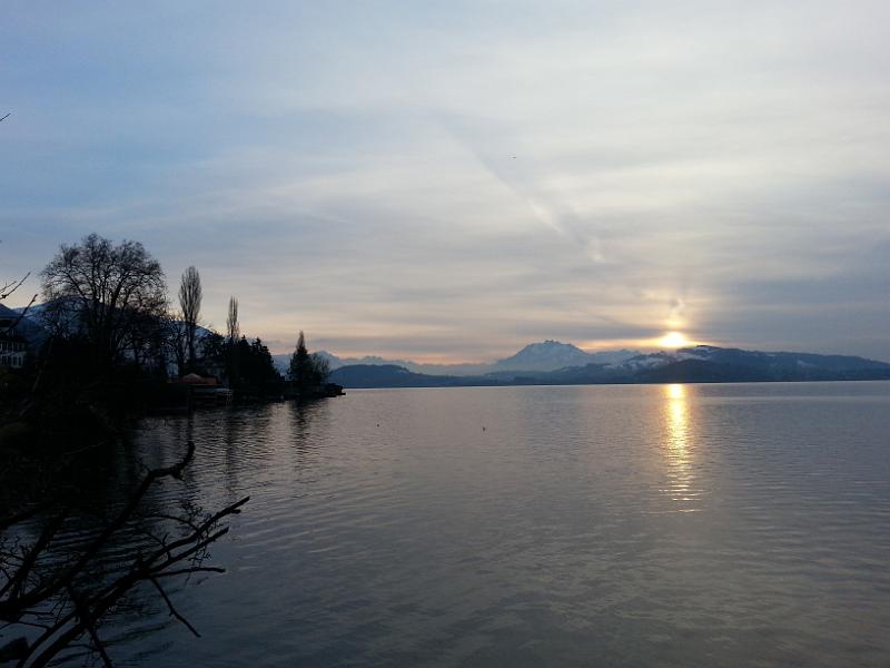 20130112_163229.jpg - Winterabendstimmung am Zugersee