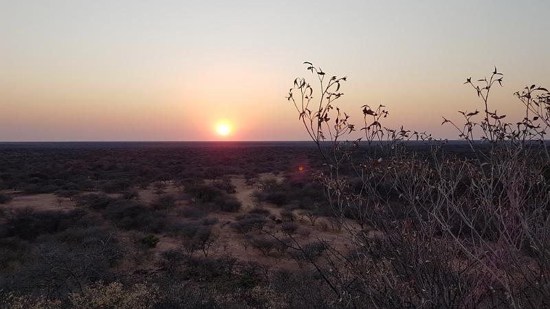 20160924_064528.jpg - 24.9. Sonnenaufgang beim Waterberg Plateau Camping