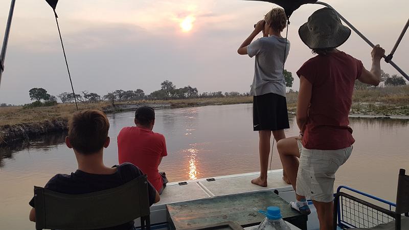 20160929_172527.jpg - 29.9. Overnight Bootst-Safari auf Kwando (Mashi River Safari)